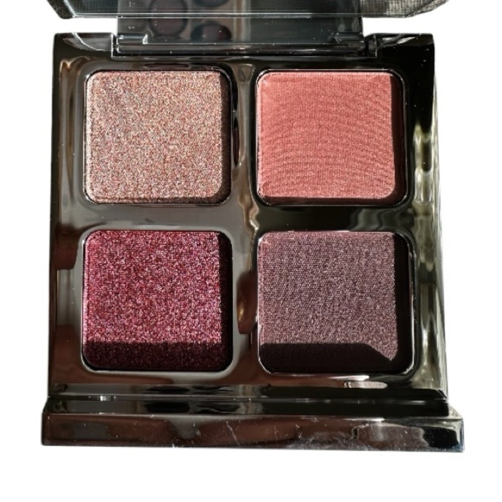 IL MAKIAGE Glam Eyeshadow Palette - Pink and Red Hues